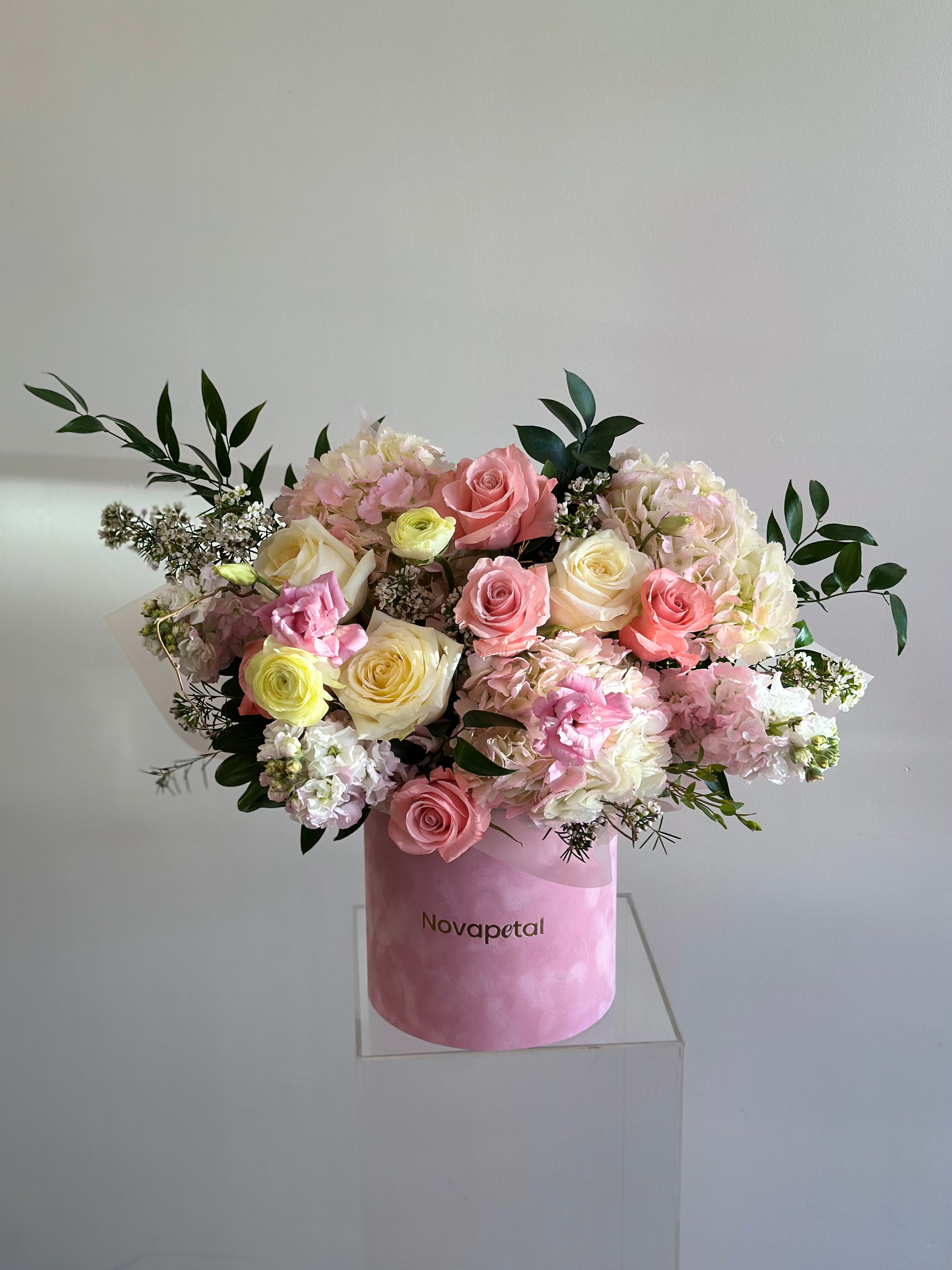 Mía hat box arrangement Spring Summer 25 Edition