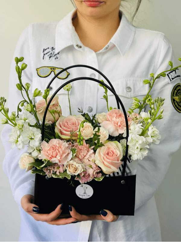 Blooming Bag-Flower Lab-Bag Flowers,Bag with Flowers,Bag With Spray Roses,Desk,Desk Buddy,Flower Delivery,Get Well,Gift,Great Present,happy birthday,Hope,Just Because,Love,Lust,Peace,phoenix,Phoenix Flower Delivery,pink,pink rose,pink roses,Premium Pink Roses,Present for Friend,Present for Work Friend,roses,Roses In Bag,Say it with Roses,summer,Work present