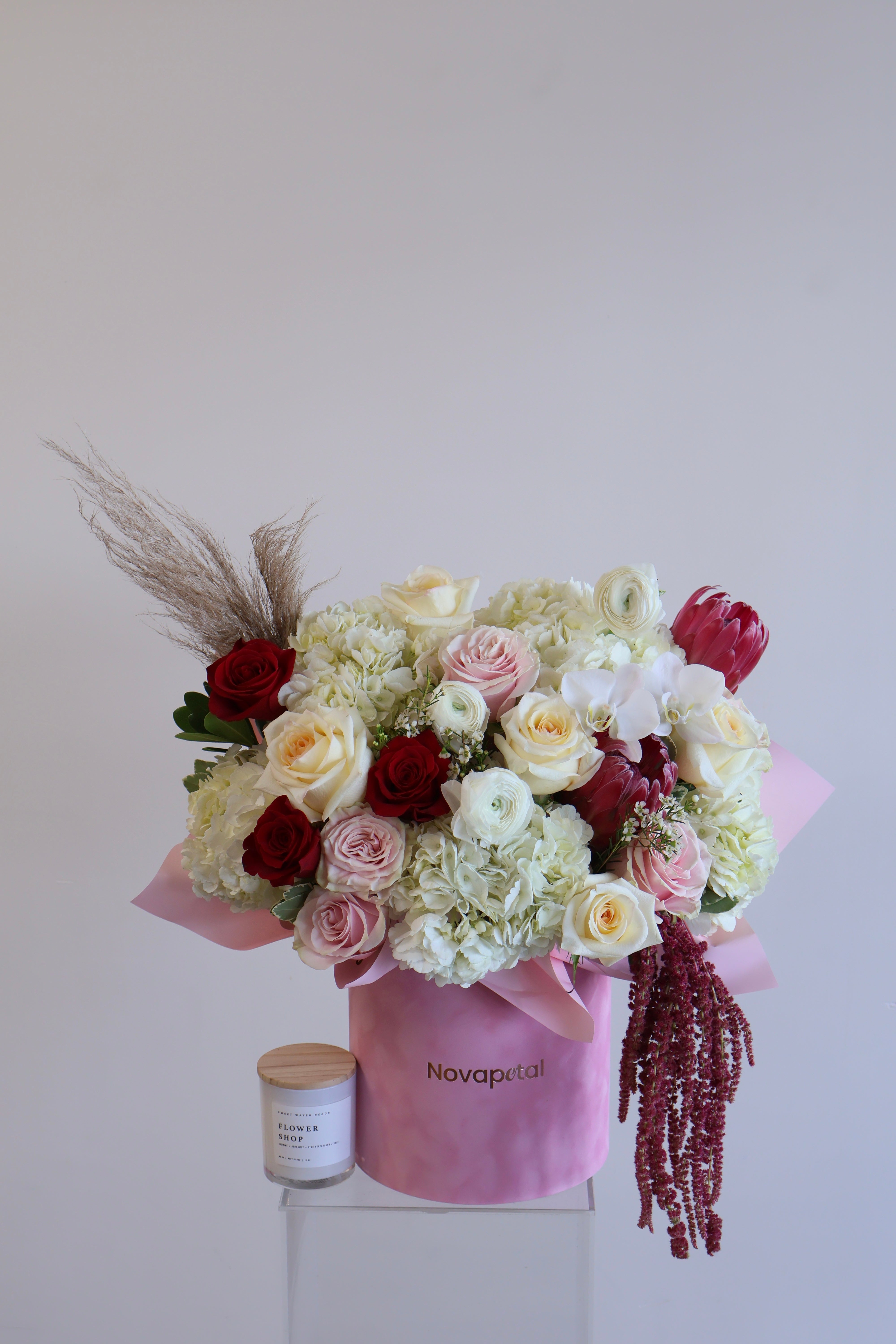 Blushing Romance hat box Arrangement