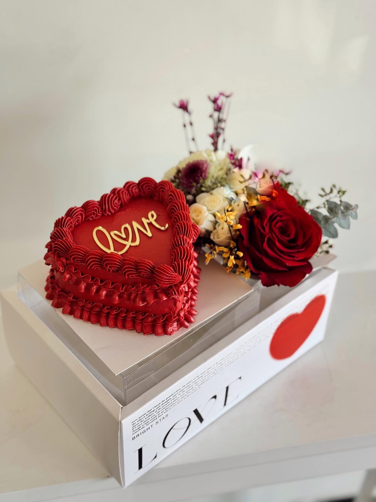 Mini cake and Flowers Lari Bakery x NovaPetal