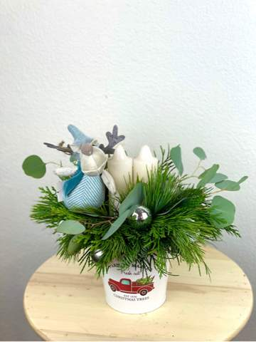 Moose in the Forest-Flower Lab-Center Piece,centerpiece,Fresh cut Pine,Holiday Centerpiece,Holidays,Moose,Perfect for the Holidays